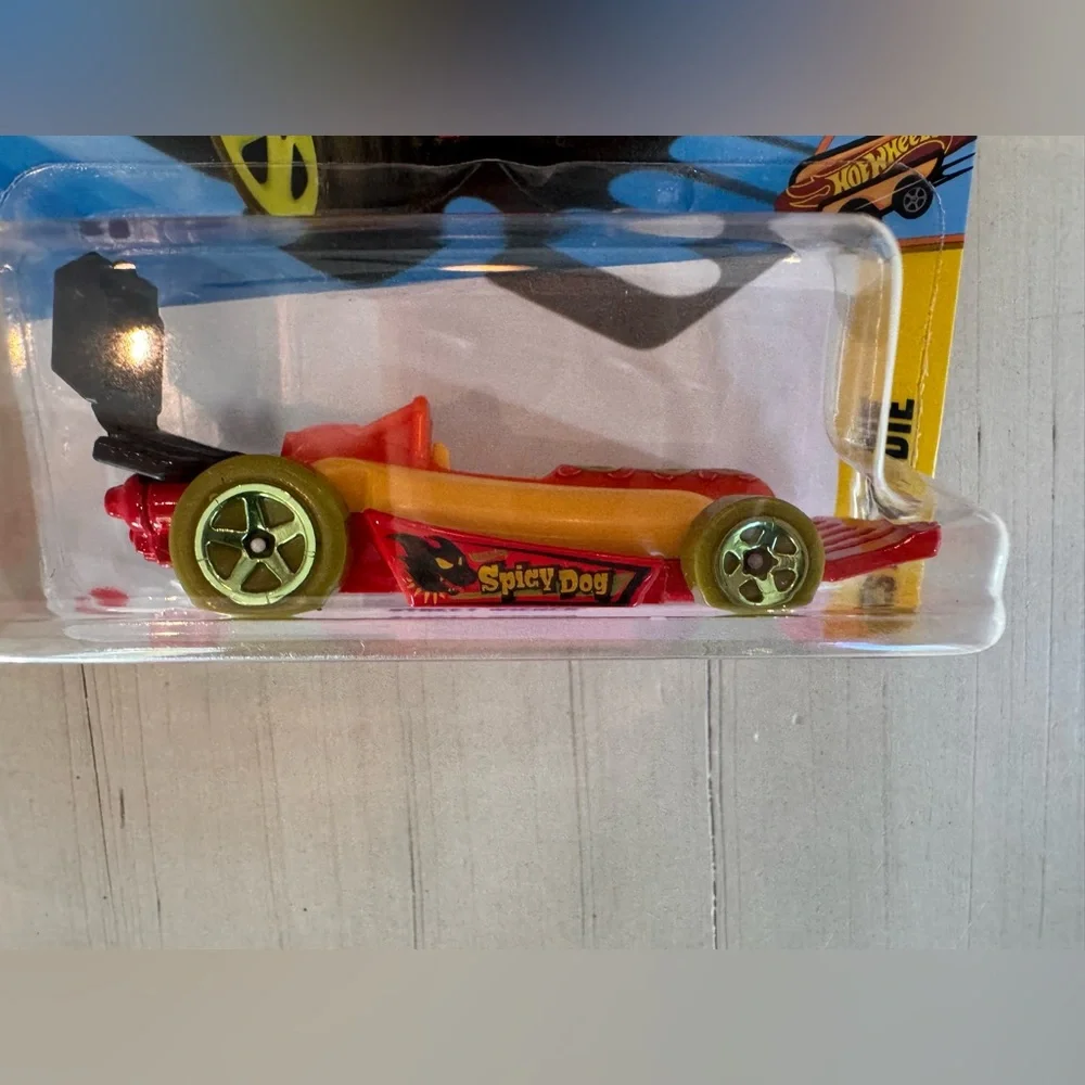 Hot Wheels Street Wiener “Spicy Dog” 85/250 – 2025 Fast Foodie 1/5